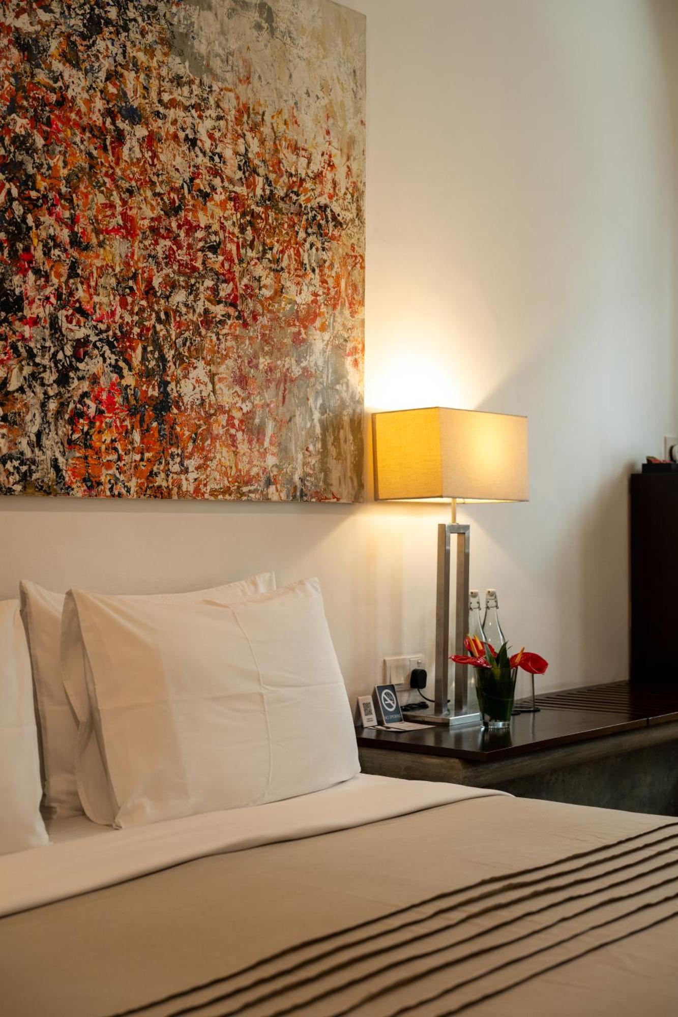 Nyne Hotels Lake Lodge, Colombo Exterior photo